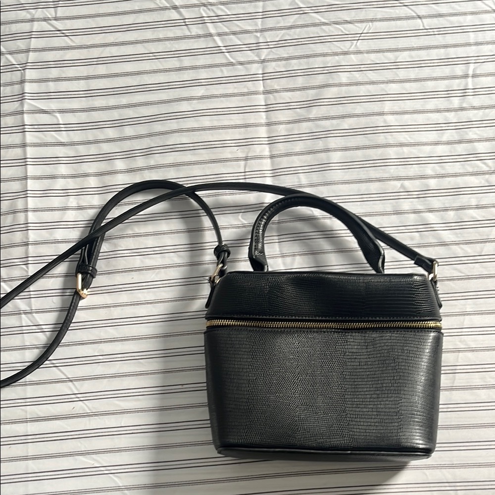Elegant croc Black Leather Handbag